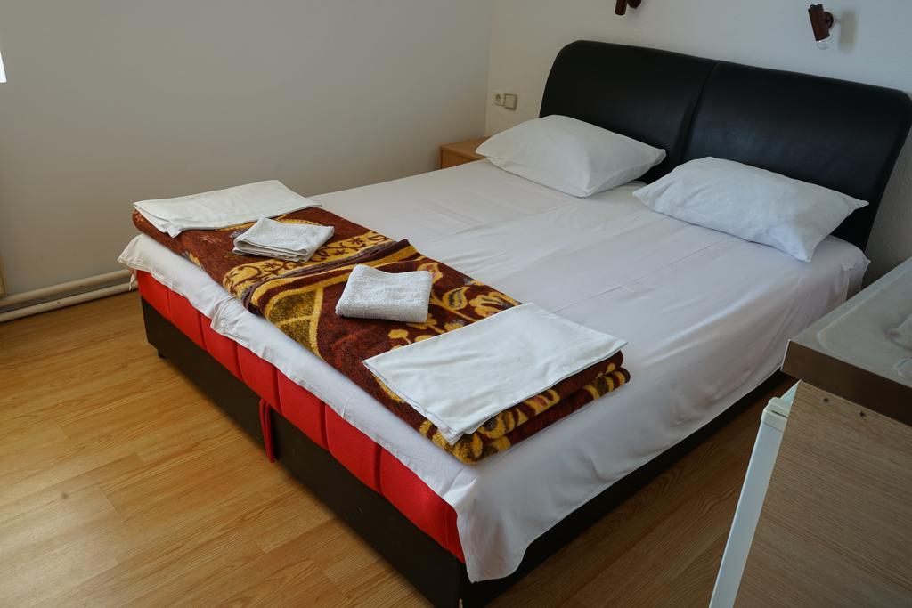 Lovac II Hotel ชาเบลียค ภายนอก รูปภาพ